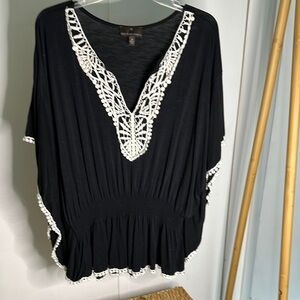 Fenn Wright Manson Black and White Women's swimsuit cover-up 2 X